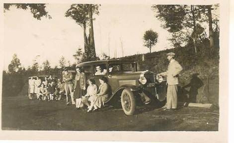 Agel family group around vintage car: Thelma, Beryl, Arthur Hyde, Minnie, Erna, Bob Agel at wheel, Percy Gill standing