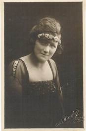 Florence (Florrie) Agel/Bulte/Jupp — studio portrait