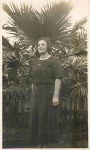 Minnie Agel/Tinsley — three portraits including outdoor group snapshots