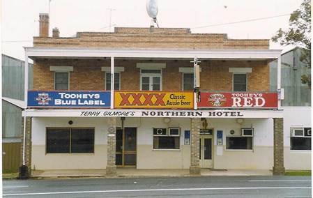 Northern Hotel (formerly Webbers Hotel) in 1992 with Terry Gilmore's signage
